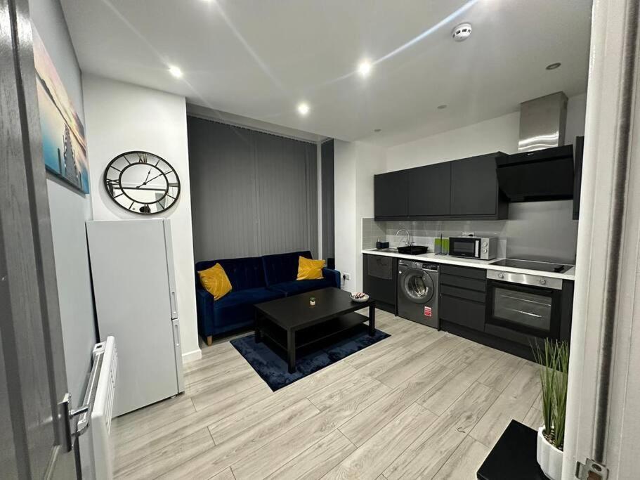 Luxurious 2 Bedroom Flat Beeston Hill ภายนอก รูปภาพ